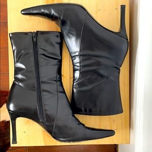BURBERRY black point tie boot Sz 8.5
